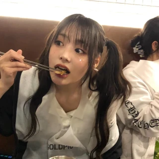 260516-magenta-weverse-post-for-siyeon-day-v0-f29jb887qg1h1