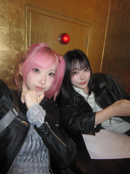 260516-magenta-weverse-post-for-siyeon-day-v0-x7laecw6qg1h1.webp