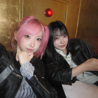 260516-magenta-weverse-post-for-siyeon-day-v0-x7laecw6qg1h1