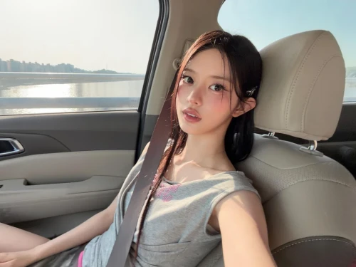 260516-minju-weverse-update-v0-0q4e7qbjbi1h1.webp