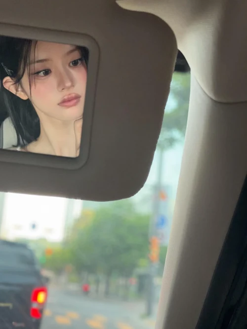 260516-minju-weverse-update-v0-wa2tbrbjbi1h1.webp