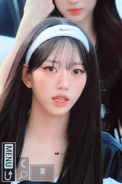 260516-sooin-meovv-at-nikes-run-to-roar-event-fan-taken-v0-6o369h0nck1h1.webp