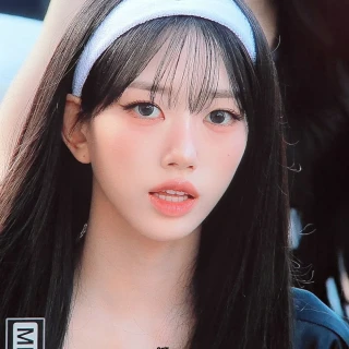 260516-sooin-meovv-at-nikes-run-to-roar-event-fan-taken-v0-6o369h0nck1h1