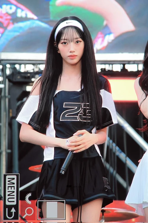 260516-sooin-meovv-at-nikes-run-to-roar-event-fan-taken-v0-evw5ig0nck1h1.webp