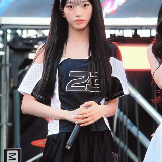 260516-sooin-meovv-at-nikes-run-to-roar-event-fan-taken-v0-evw5ig0nck1h1