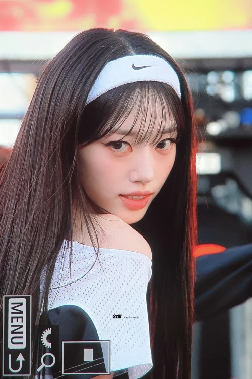 260516-sooin-meovv-at-nikes-run-to-roar-event-fan-taken-v0-khbkhg0nck1h1.webp