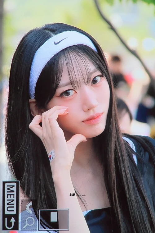 260516-sooin-meovv-at-nikes-run-to-roar-event-fan-taken-v0-sfhyjg0nck1h1.webp
