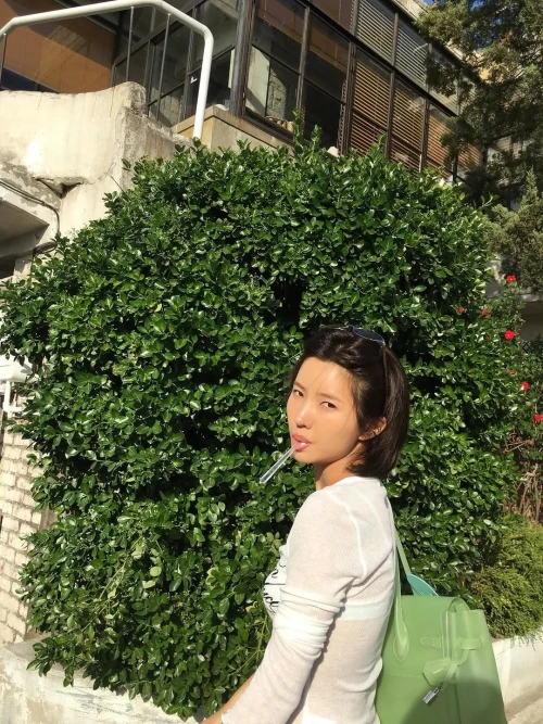 260516-soyeon-instagram-update-v0-s0lxw3xt7h1h1.webp