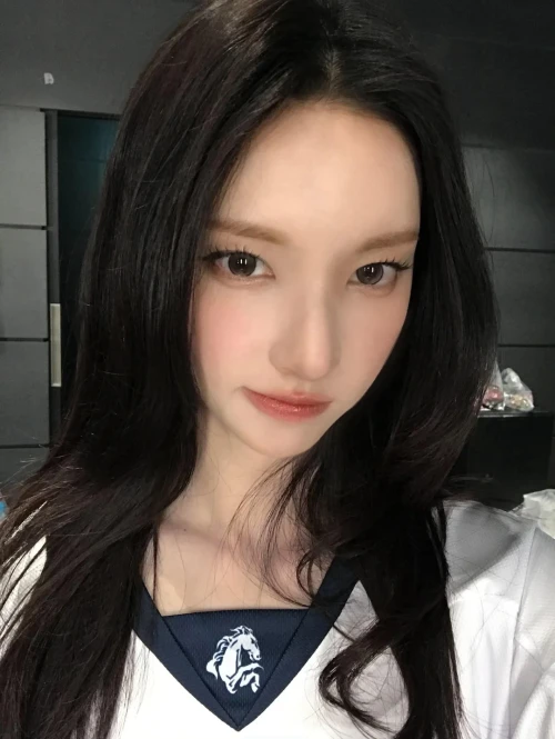 260516-yunah-v0-n7mhqw1iif1h1.webp