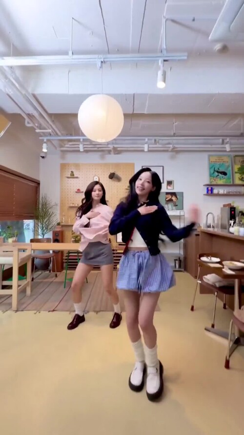 260515 RESCENE TikTok Update with Woni - shaking up my heart with NMIXX Sullyoon-nim, now I run away🏃‍♀️🧭 (Runaway Challenge)