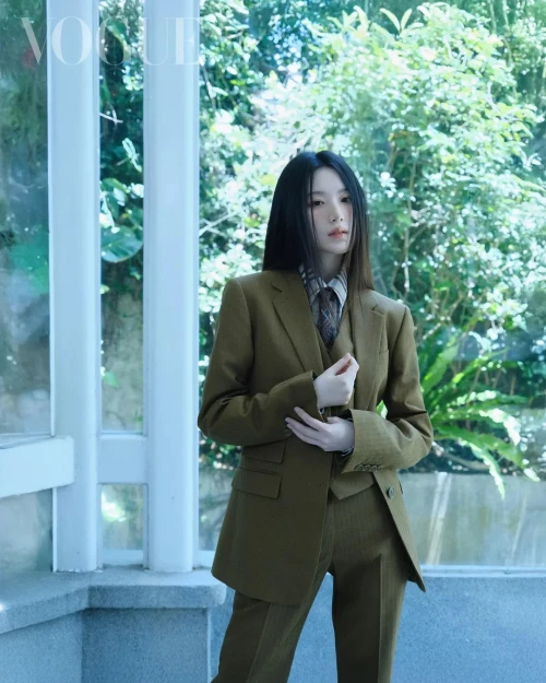 shuhua-for-vogue-taiwan-e-cover-may-2026-issue-v0-cqdt6c6pbb1h1.webp
