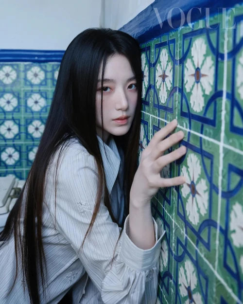 shuhua-for-vogue-taiwan-e-cover-may-2026-issue-v0-dunbh2sobb1h1.webp