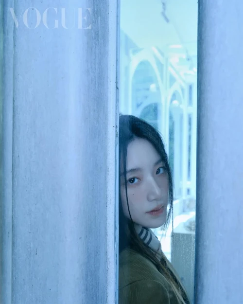 shuhua-for-vogue-taiwan-e-cover-may-2026-issue-v0-v5u3pz8pbb1h1.webp
