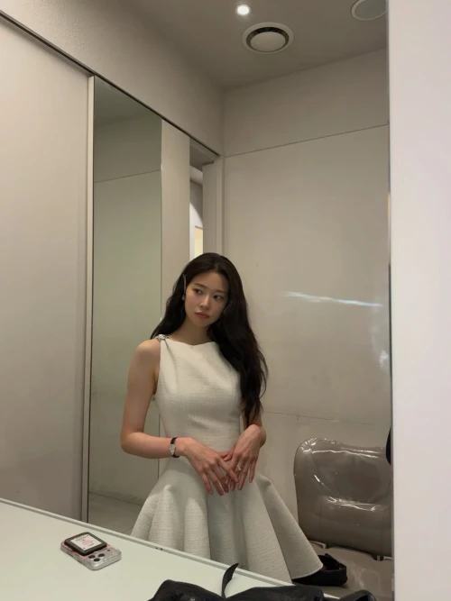 260411-minju-v0-gjw8qii67q1h1.webp