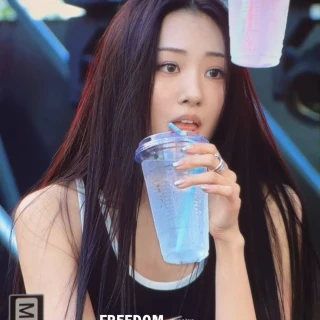 260516-gawon-meovv-at-nikes-run-to-roar-event-fan-taken-v0-1n6cl0pzak1h1