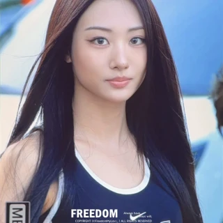 260516-gawon-meovv-at-nikes-run-to-roar-event-fan-taken-v0-mq7r81pzak1h1