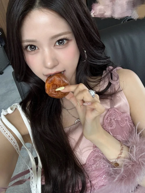 260516-rescene-plus-chat-update-with-zena-butter-rice-cake-v0-j8pt8mdajr1h1.webp