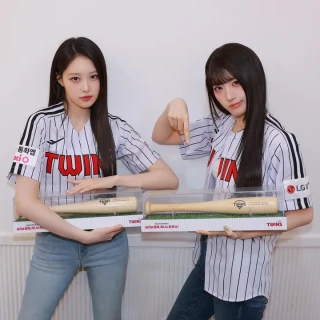 260516-soha-junhwi-lg-twins-ceremonial-first-pitch-behind-v0-757wgk3ffg1h1
