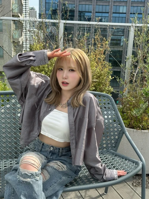 260517-hitomi-instagram-update-v0-cpnraspbfp1h1.webp