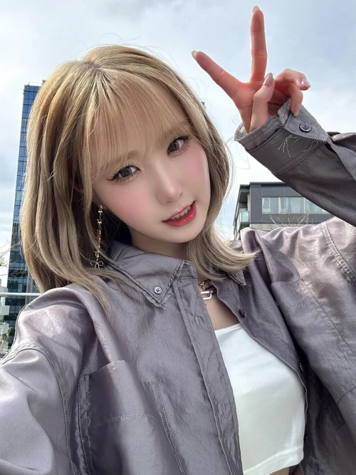 260517-hitomi-instagram-update-v0-gdyckspbfp1h1.webp