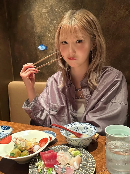 260517-hitomi-instagram-update-v0-p5knpqrbfp1h1.webp
