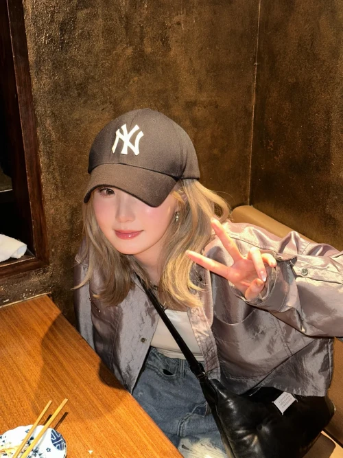 260517-hitomi-instagram-update-v0-sgs5xmrbfp1h1.webp