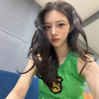 260517-minju-weverse-update-v0-4665jkkahq1h1