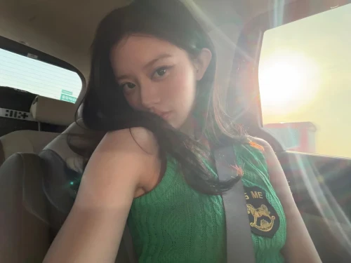 260517-minju-weverse-update-v0-49z7likahq1h1.webp