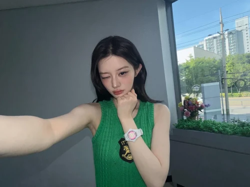 260517-minju-weverse-update-v0-4ro8oikahq1h1.webp
