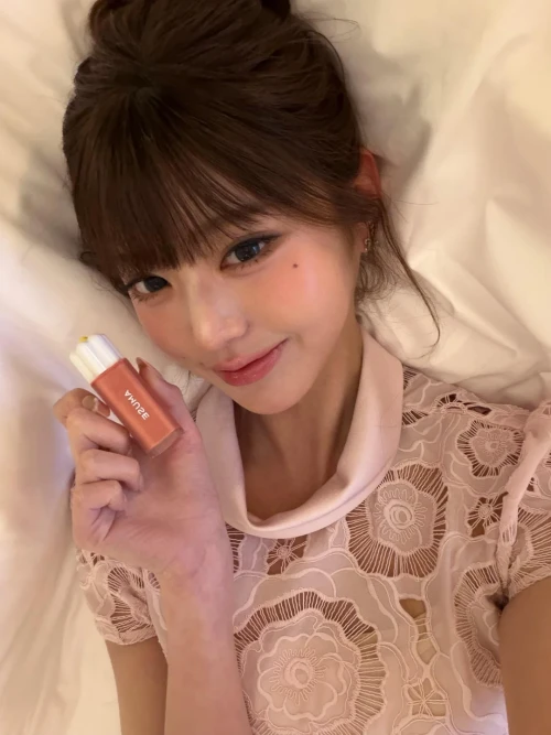 260517-wonyoung-instagram-update-2-v0-hck794xzuo1h1.webp