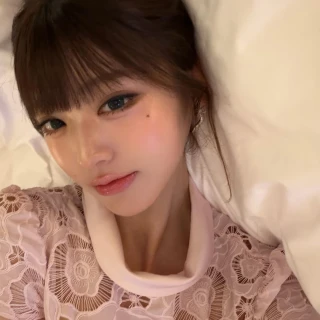 260517-wonyoung-instagram-update-2-v0-u6t22210vo1h1