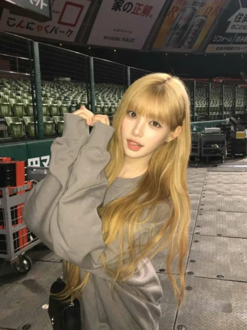 260517-yuha-weverse-update-v0-7y0v3govmp1h1.webp