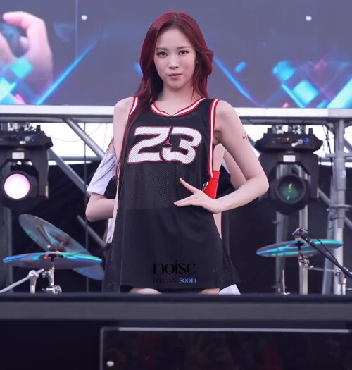 260516 Sooin - MEOVV At NIKE's Run To Roar Event - BODY + MEOW Performance - Fan Taken Media