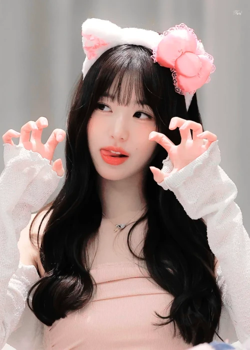 240126 wonyoung v0 b8wam5z1912h1
