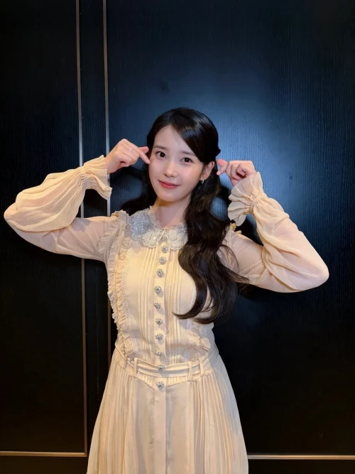 260516-iu-official-instagram-update-happy-iu-day-mini-fan-v0-garutamgni1h1.webp