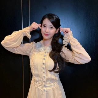 260516-iu-official-instagram-update-happy-iu-day-mini-fan-v0-garutamgni1h1