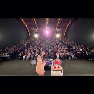 260516-iu-official-instagram-update-happy-iu-day-mini-fan-v0-lzjem16ini1h1