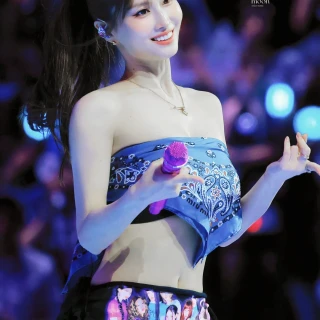 260516-stunning-momo-v0-npn279a63q1h1