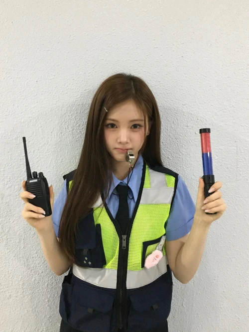 260517-baby-dont-cry-weverse-update-yihyun-v0-2xk22poptn1h1.webp