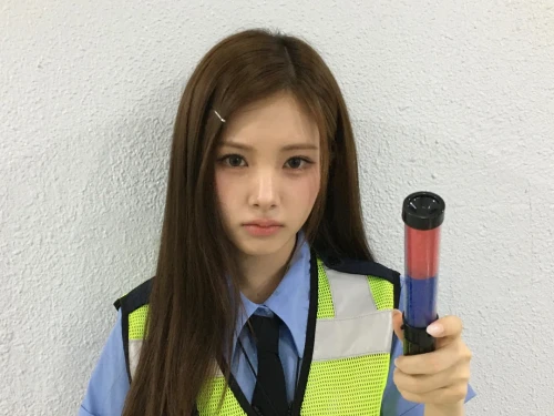 260517-baby-dont-cry-weverse-update-yihyun-v0-ksi7x8xotn1h1.webp