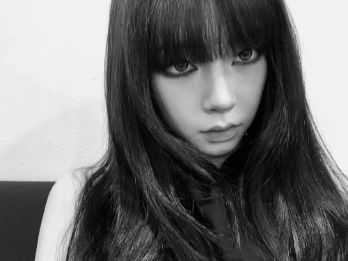260517-karina-instagram-update-its-the-last-one-v0-lq8ilk7i7o1h1.webp