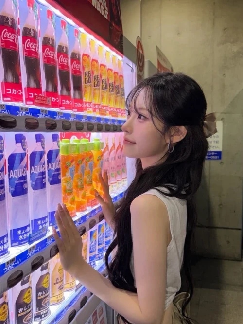 260517-rescene-plus-chat-update-with-liv-kcon-ft-minami-v0-r111zfjg2z1h1.webp