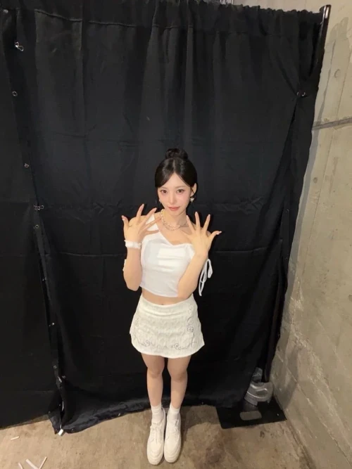 260517-rescene-plus-chat-update-with-liv-kcon-ft-minami-v0-zv865pag2z1h1.webp