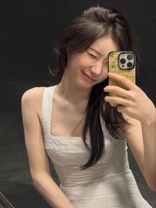 260518-chaeryeong-instagram-update-v0-a2ieq57wnv1h1.webp