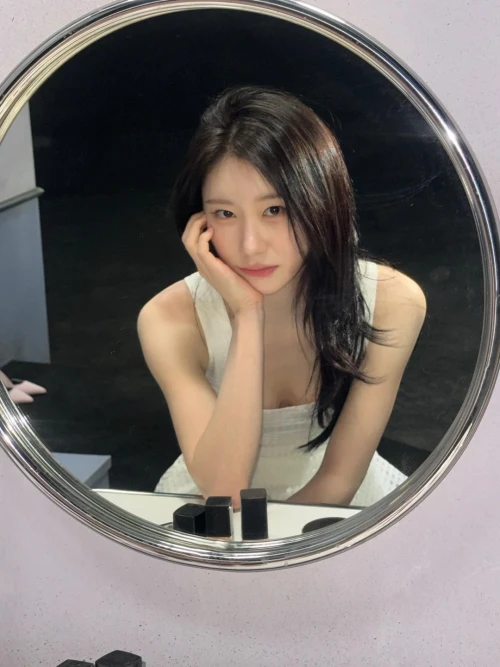 260518-chaeryeong-instagram-update-v0-fq521wrvnv1h1.webp