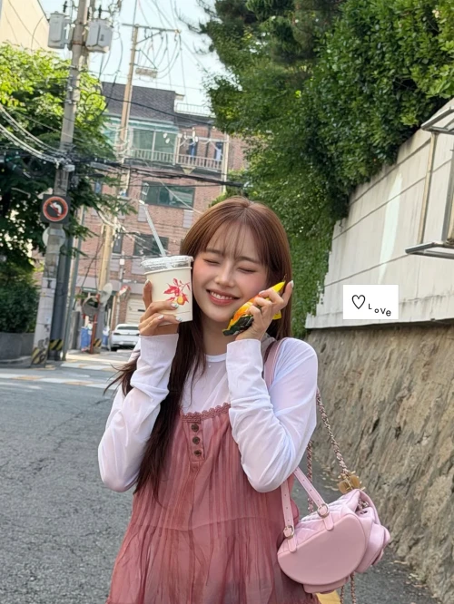 260518-chuu-instagram-update-ft-heejin-v0-5mxynjr4cz1h1.webp