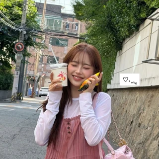 260518-chuu-instagram-update-ft-heejin-v0-5mxynjr4cz1h1