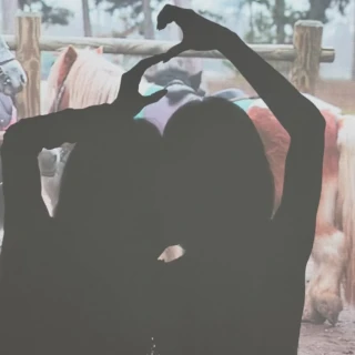 260518-chuu-instagram-update-ft-heejin-v0-iw3crab4cz1h1