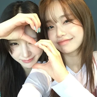 260518-chuu-instagram-update-ft-heejin-v0-ocnx5r44cz1h1