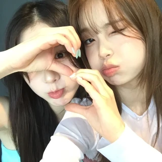 260518-chuu-instagram-update-ft-heejin-v0-osv32534cz1h1